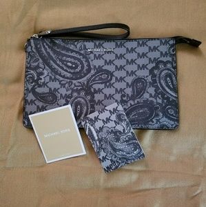 Michael Kors Wristlet Large